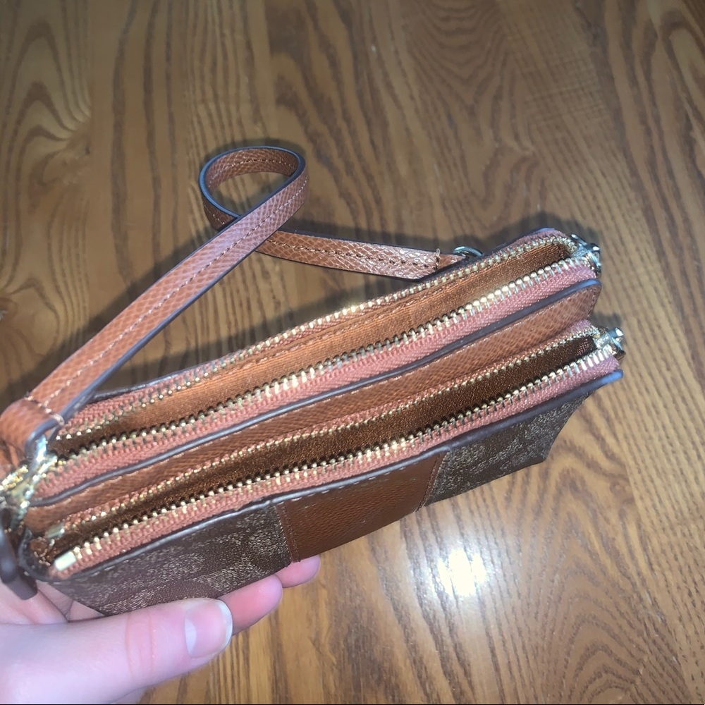 Small Coach wristlet (NEW) - Picture 2 of 2